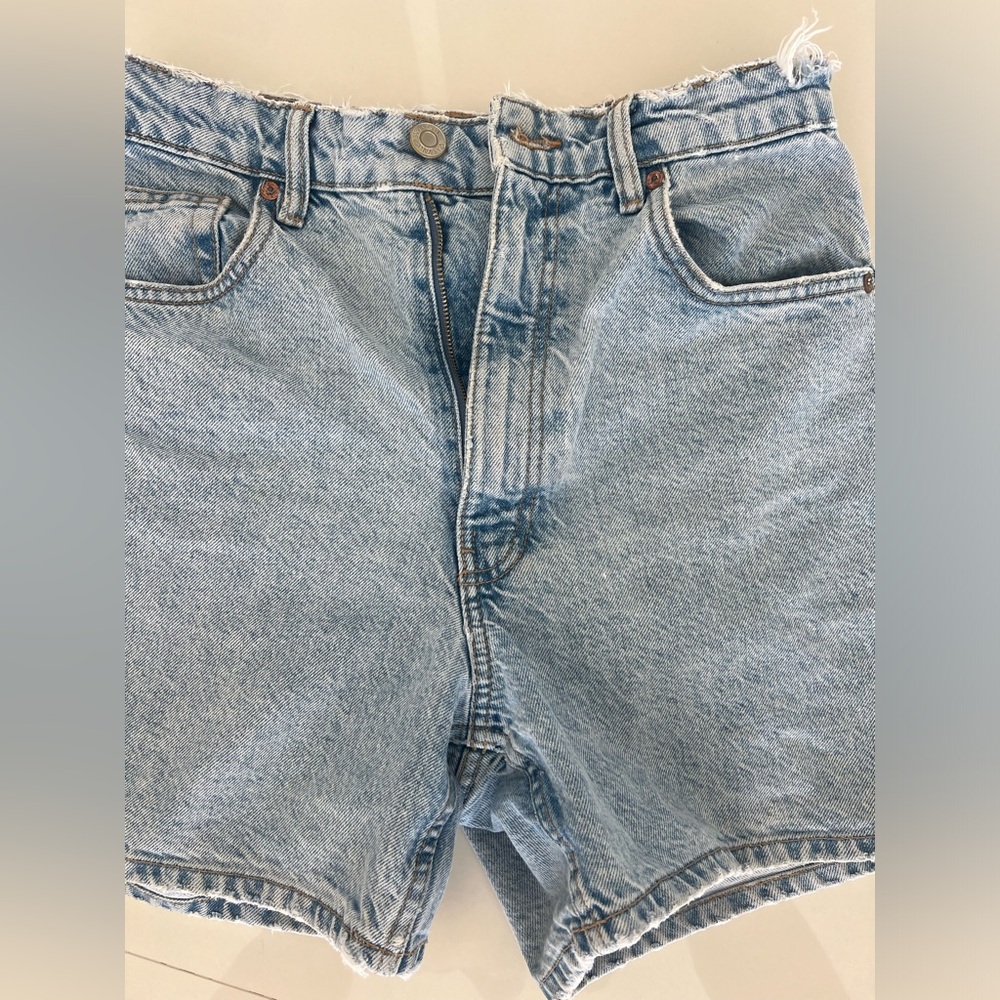 Classic Blue Denim Women's Shorts Zara size 6 - Picture 2 of 4
